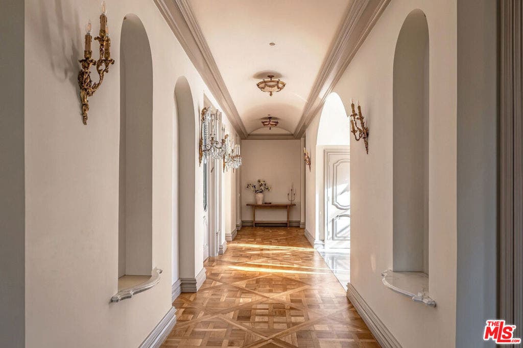 628 N Rodeo Drive, Beverly Hills, CA 90210 628 N Rodeo Drive, Beverly Hills, CA 90210