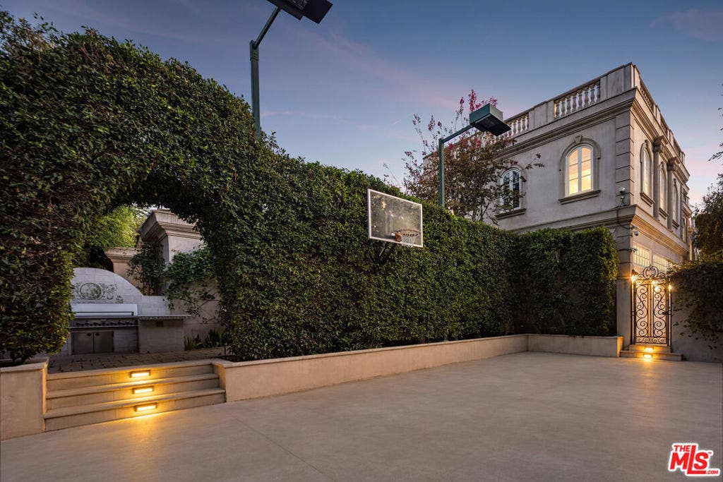 628 N Rodeo Drive, Beverly Hills, CA 90210 628 N Rodeo Drive, Beverly Hills, CA 90210