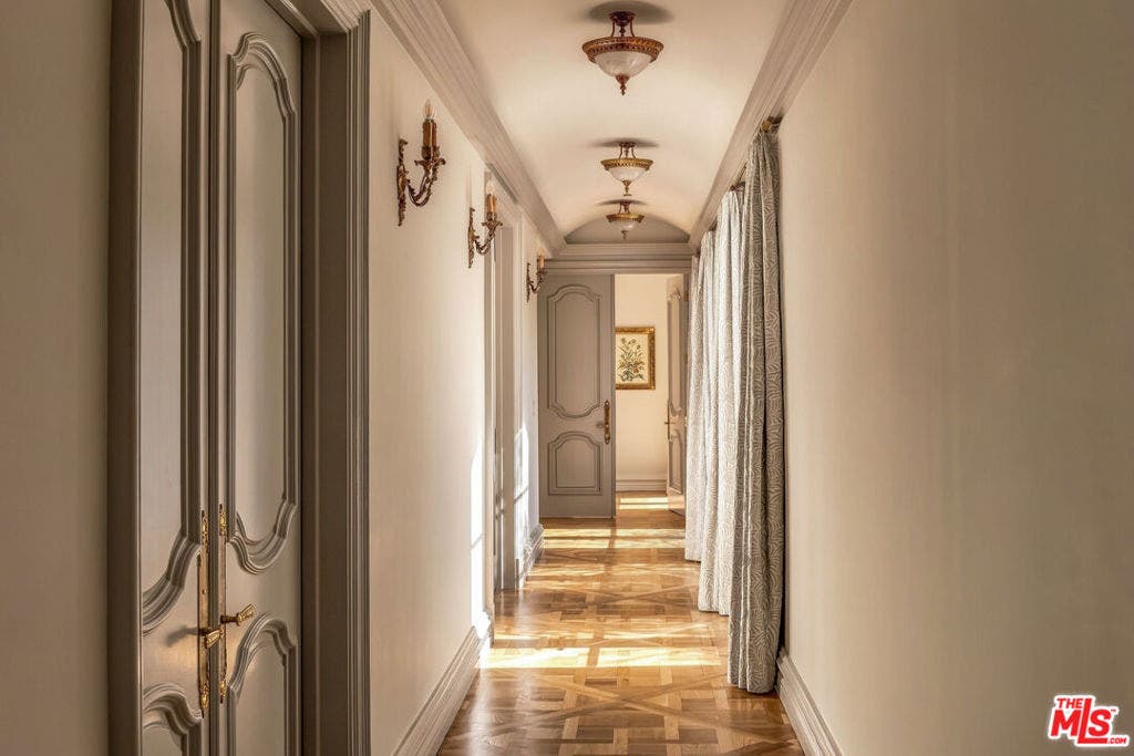 628 N Rodeo Drive, Beverly Hills, CA 90210 628 N Rodeo Drive, Beverly Hills, CA 90210