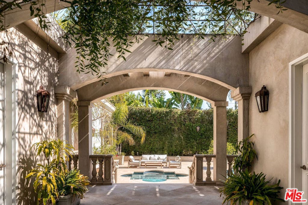 628 N Rodeo Drive, Beverly Hills, CA 90210 628 N Rodeo Drive, Beverly Hills, CA 90210