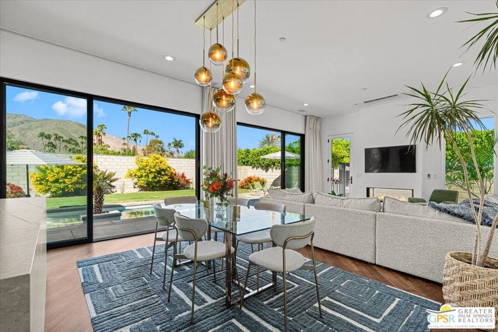 125 W San Marco Way, Palm Springs, CA 92262 125 W San Marco Way, Palm Springs, CA 92262