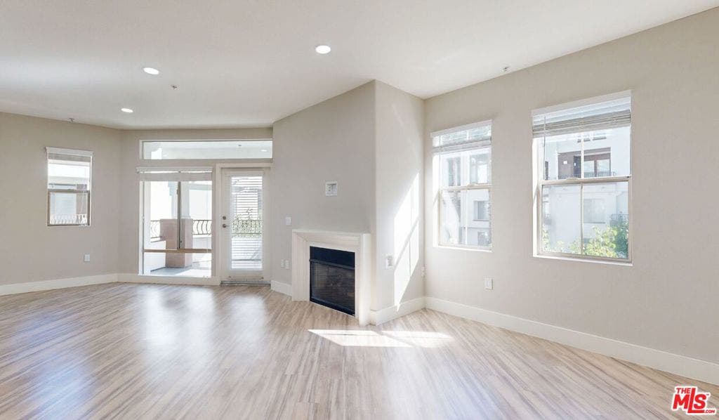6240 W 3rd Street, #1-206, Los Angeles, CA 90036 6240 W 3rd Street, #1-206, Los Angeles, CA 90036