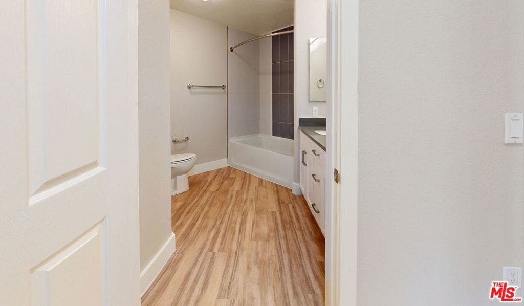 6240 W 3rd Street, #1-206, Los Angeles, CA 90036 6240 W 3rd Street, #1-206, Los Angeles, CA 90036