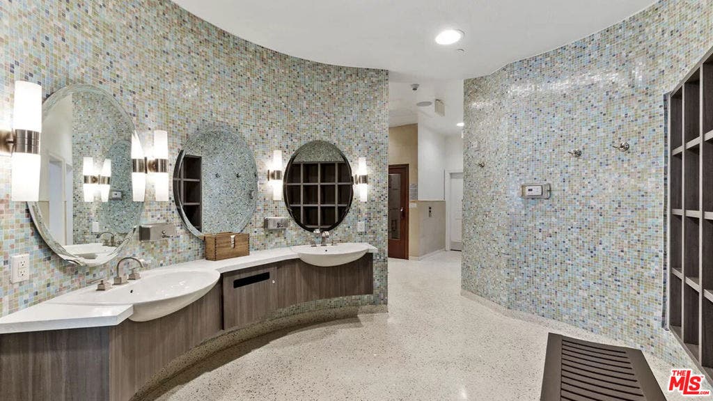 6240 W 3rd Street, #1-206, Los Angeles, CA 90036 6240 W 3rd Street, #1-206, Los Angeles, CA 90036