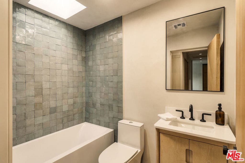 1204 Marine Street, Santa Monica, CA 90405 1204 Marine Street, Santa Monica, CA 90405