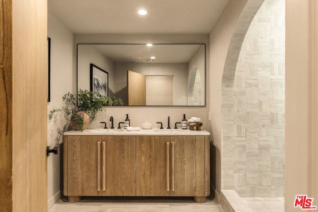 1204 Marine Street, Santa Monica, CA 90405 1204 Marine Street, Santa Monica, CA 90405