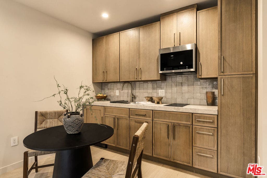 1204 Marine Street, Santa Monica, CA 90405 1204 Marine Street, Santa Monica, CA 90405