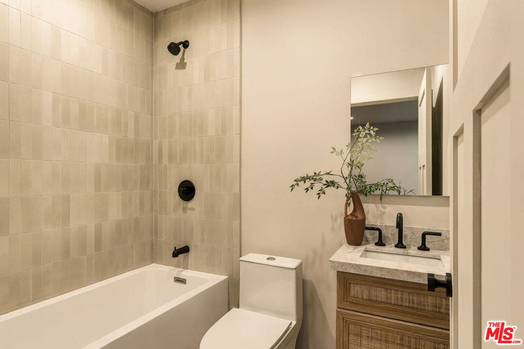 1204 Marine Street, Santa Monica, CA 90405 1204 Marine Street, Santa Monica, CA 90405