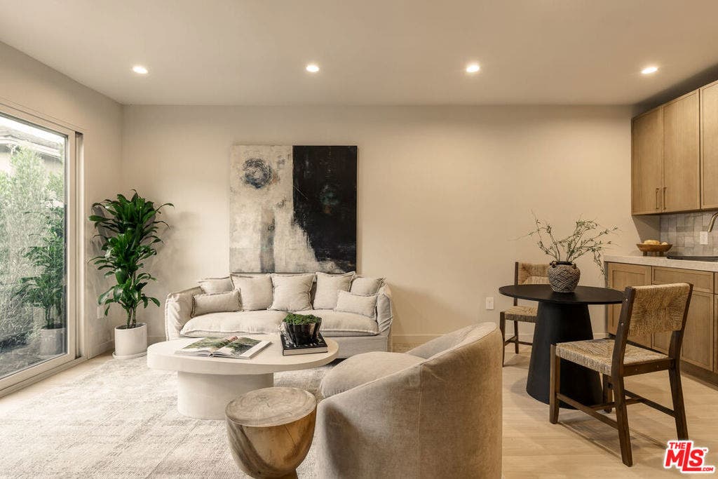 1204 Marine Street, Santa Monica, CA 90405 1204 Marine Street, Santa Monica, CA 90405