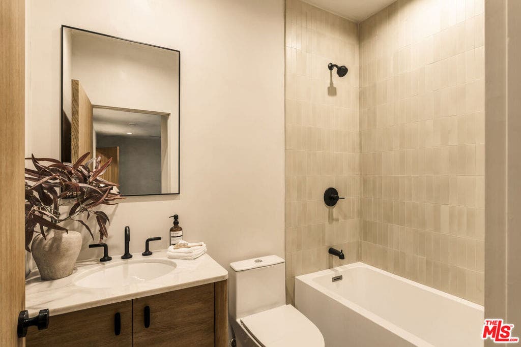 1204 Marine Street, Santa Monica, CA 90405 1204 Marine Street, Santa Monica, CA 90405