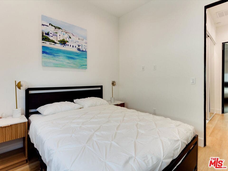 2815 S Redondo Boulevard, Los Angeles, CA 90016 2815 S Redondo Boulevard, Los Angeles, CA 90016