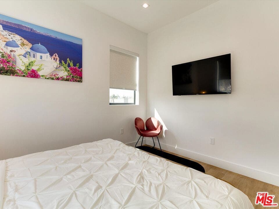 2815 S Redondo Boulevard, Los Angeles, CA 90016 2815 S Redondo Boulevard, Los Angeles, CA 90016