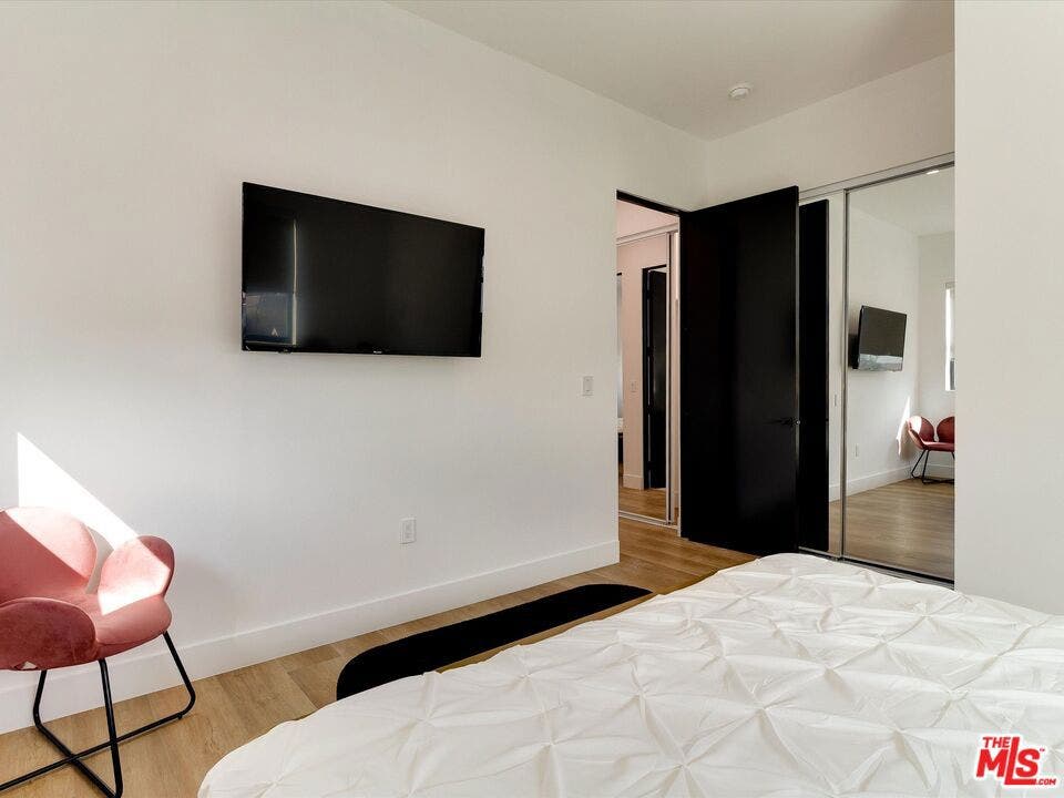 2815 S Redondo Boulevard, Los Angeles, CA 90016 2815 S Redondo Boulevard, Los Angeles, CA 90016