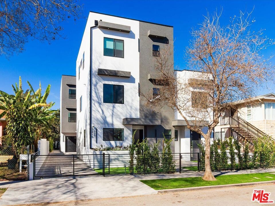 2815 S Redondo Boulevard, Los Angeles, CA 90016 2815 S Redondo Boulevard, Los Angeles, CA 90016
