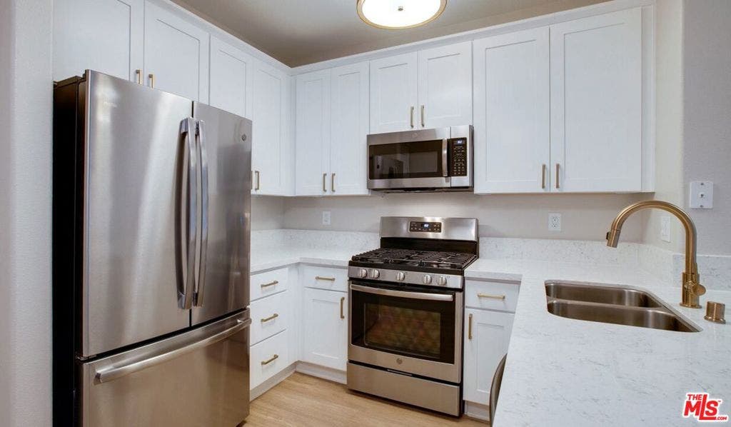 348 S Hauser Boulevard, #2-301, Los Angeles, CA 90036 348 S Hauser Boulevard, #2-301, Los Angeles, CA 90036