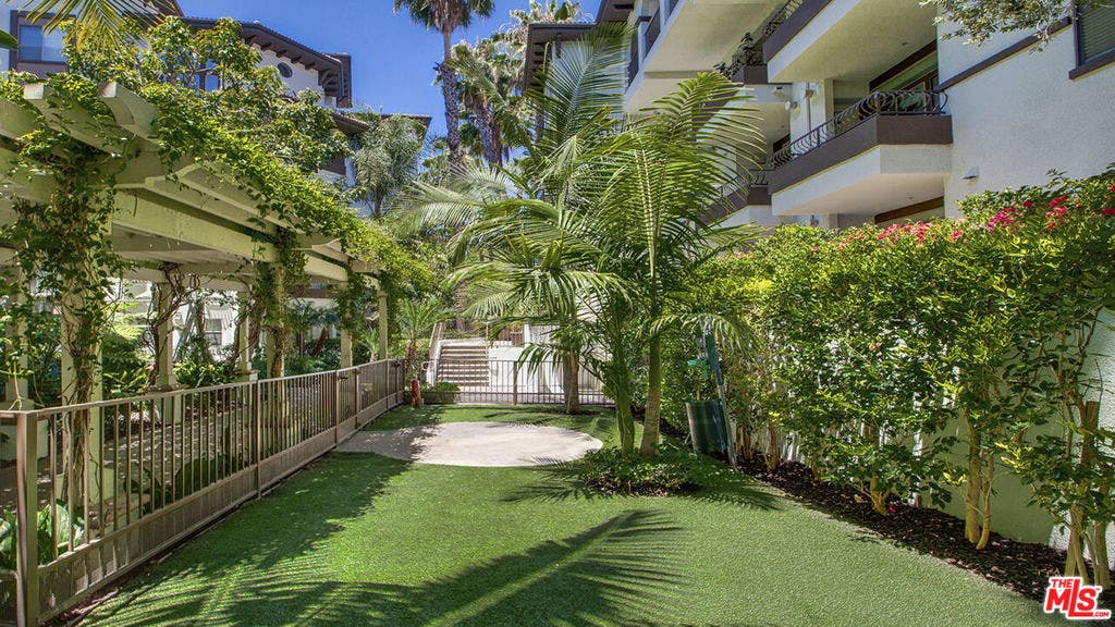 348 S Hauser Boulevard, #2-301, Los Angeles, CA 90036 348 S Hauser Boulevard, #2-301, Los Angeles, CA 90036