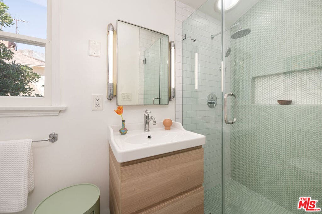 5426 Radford Avenue, Valley Village, CA 91607 5426 Radford Avenue, Valley Village, CA 91607