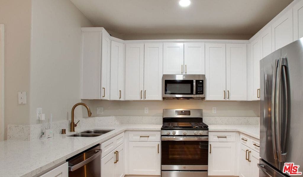 348 S Hauser Boulevard, #1-310, Los Angeles, CA 90036 348 S Hauser Boulevard, #1-310, Los Angeles, CA 90036