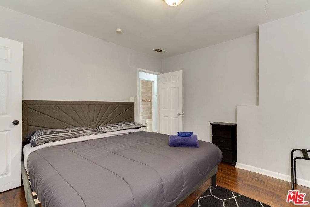 6659 AMIGO Avenue, Reseda, CA 91335
