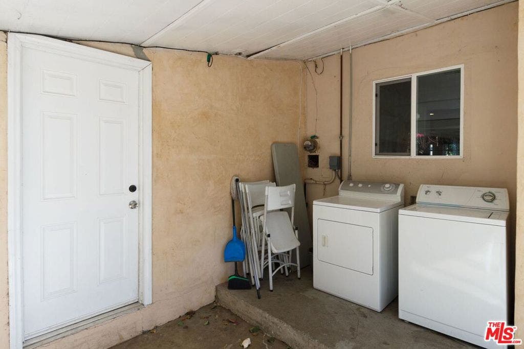 6659 AMIGO Avenue, Reseda, CA 91335