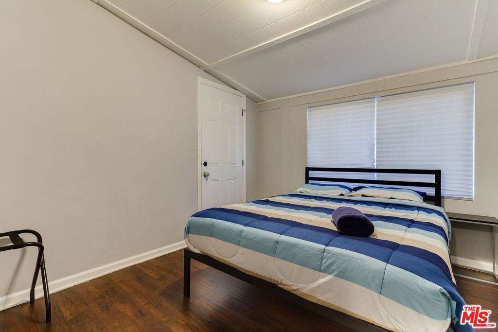 6659 AMIGO Avenue, Reseda, CA 91335