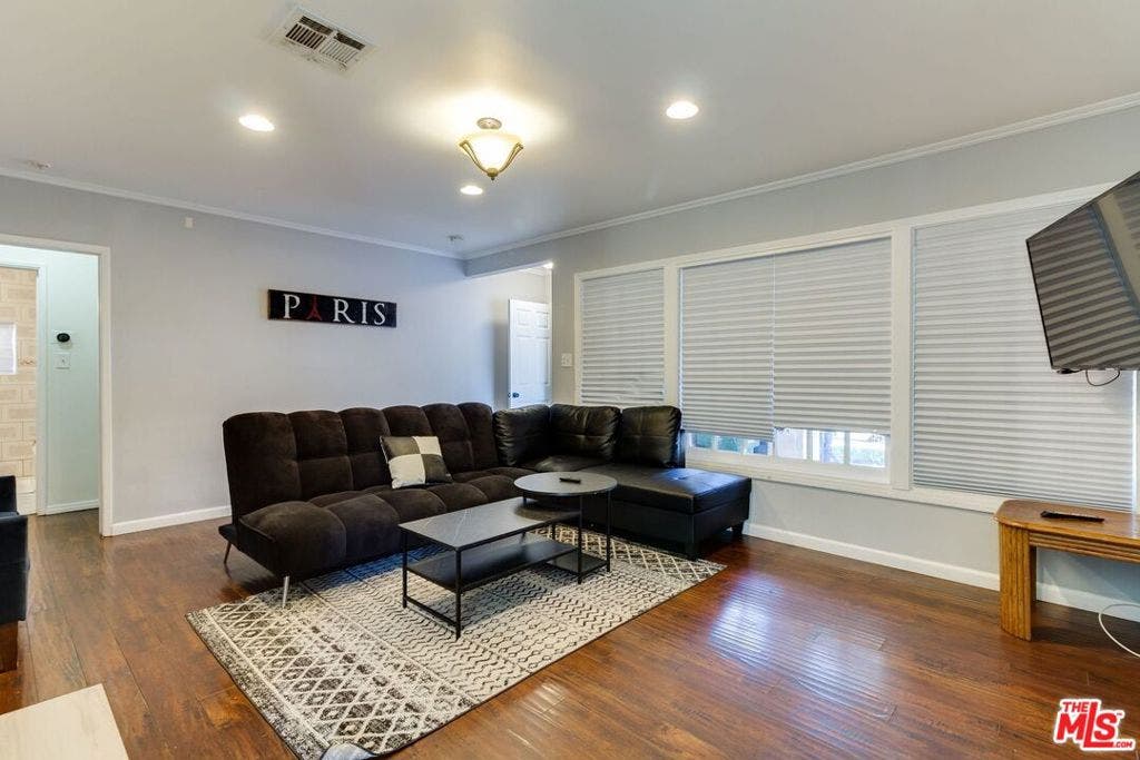 6659 AMIGO Avenue, Reseda, CA 91335