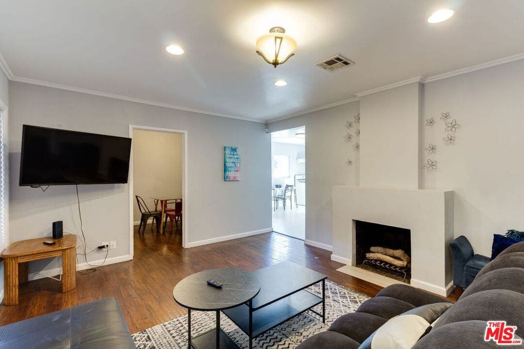 6659 AMIGO Avenue, Reseda, CA 91335