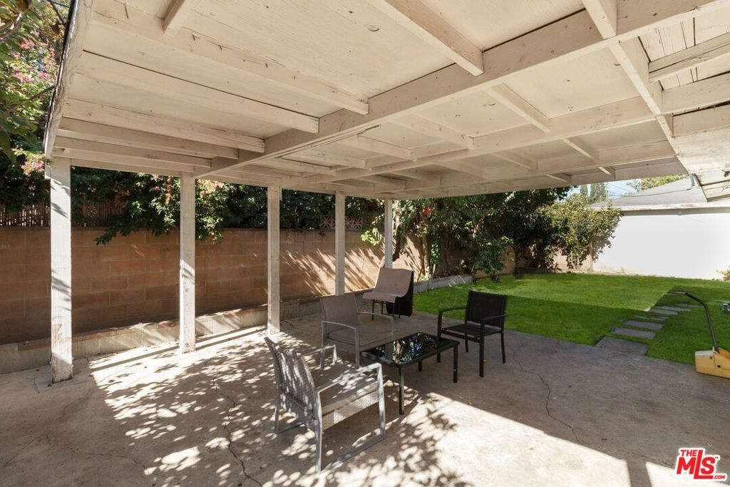6659 AMIGO Avenue, Reseda, CA 91335