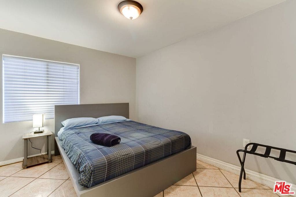 6659 AMIGO Avenue, Reseda, CA 91335