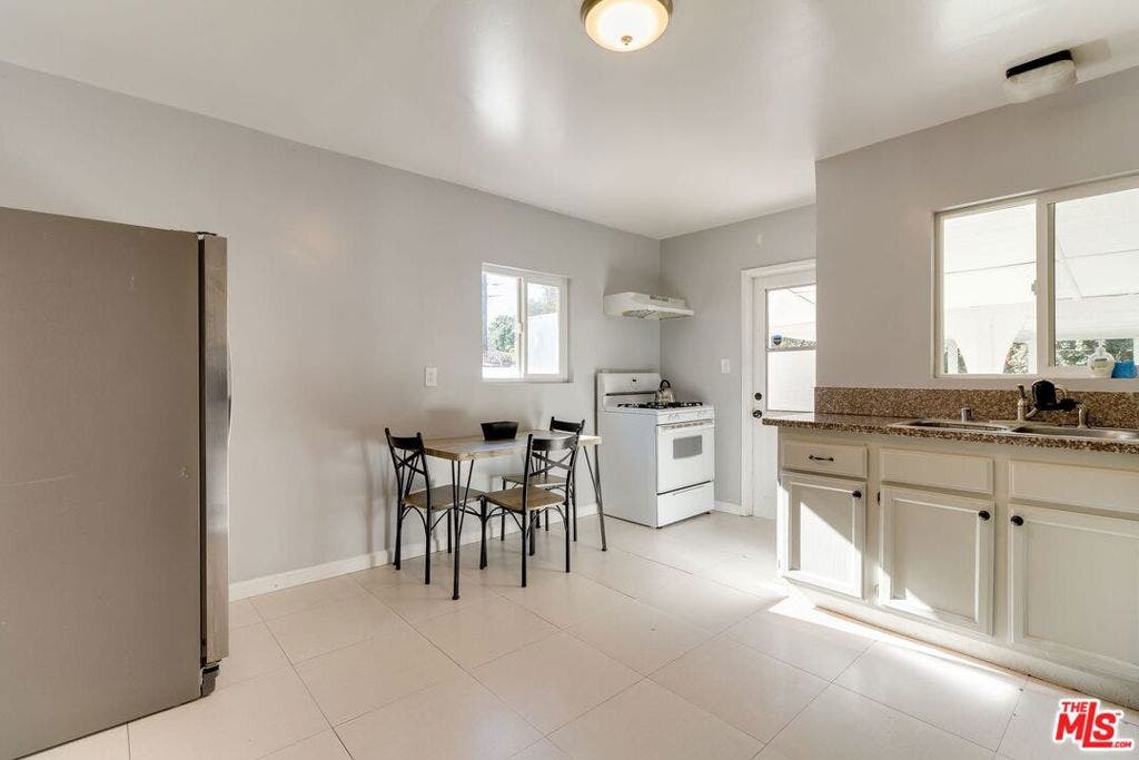 6659 AMIGO Avenue, Reseda, CA 91335