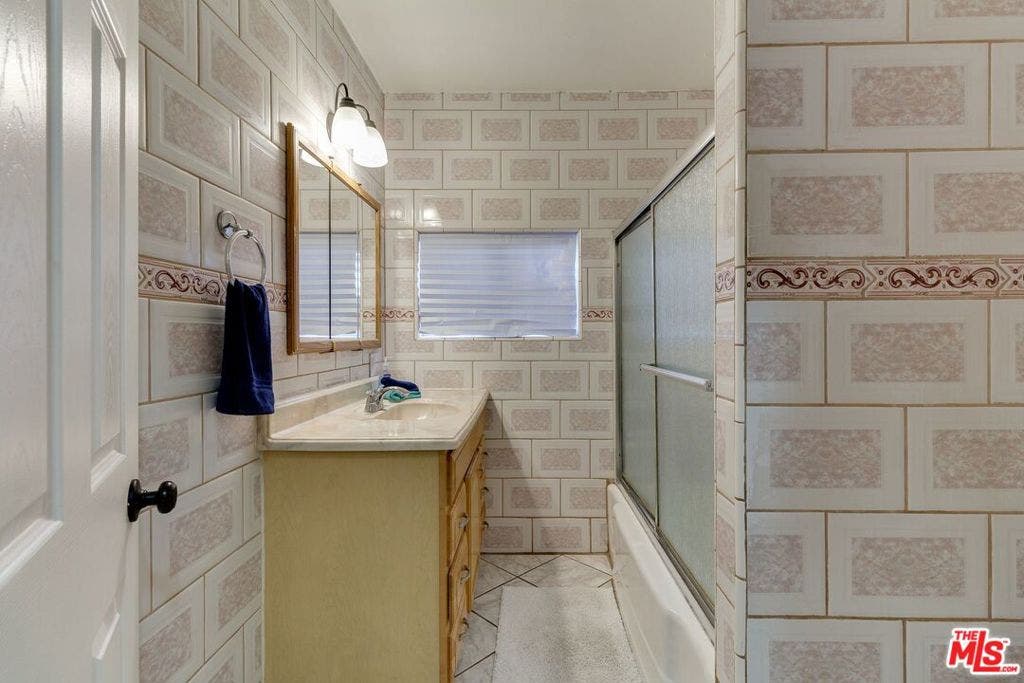 6659 AMIGO Avenue, Reseda, CA 91335