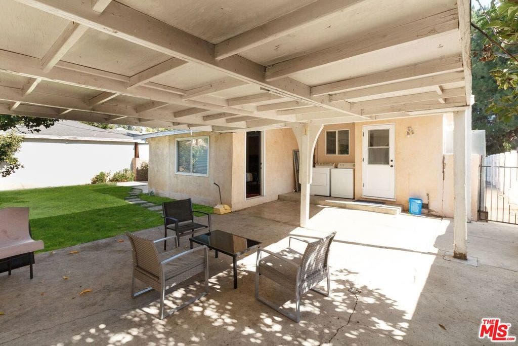 6659 AMIGO Avenue, Reseda, CA 91335