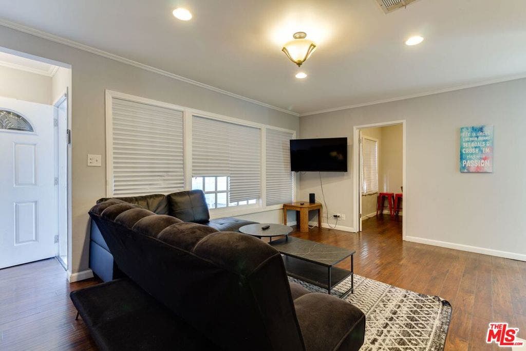 6659 AMIGO Avenue, Reseda, CA 91335
