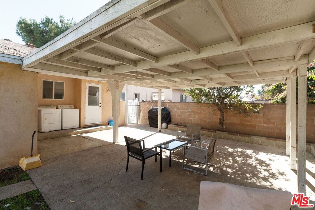 6659 AMIGO Avenue, Reseda, CA 91335