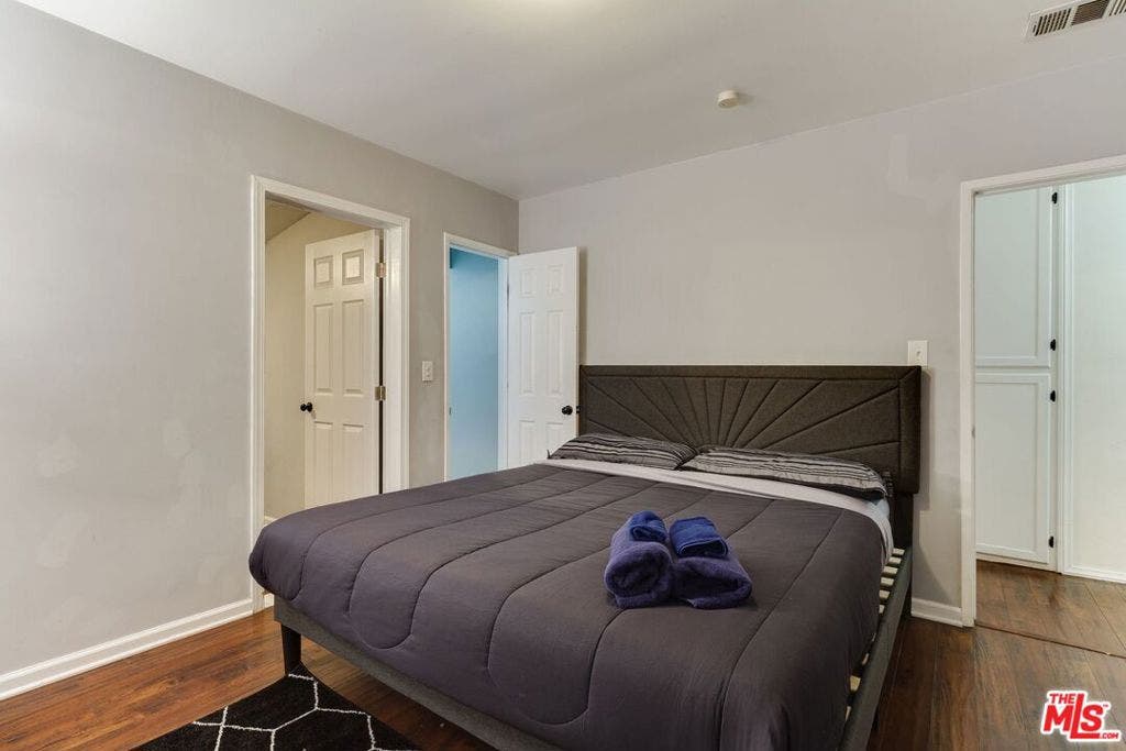 6659 AMIGO Avenue, Reseda, CA 91335