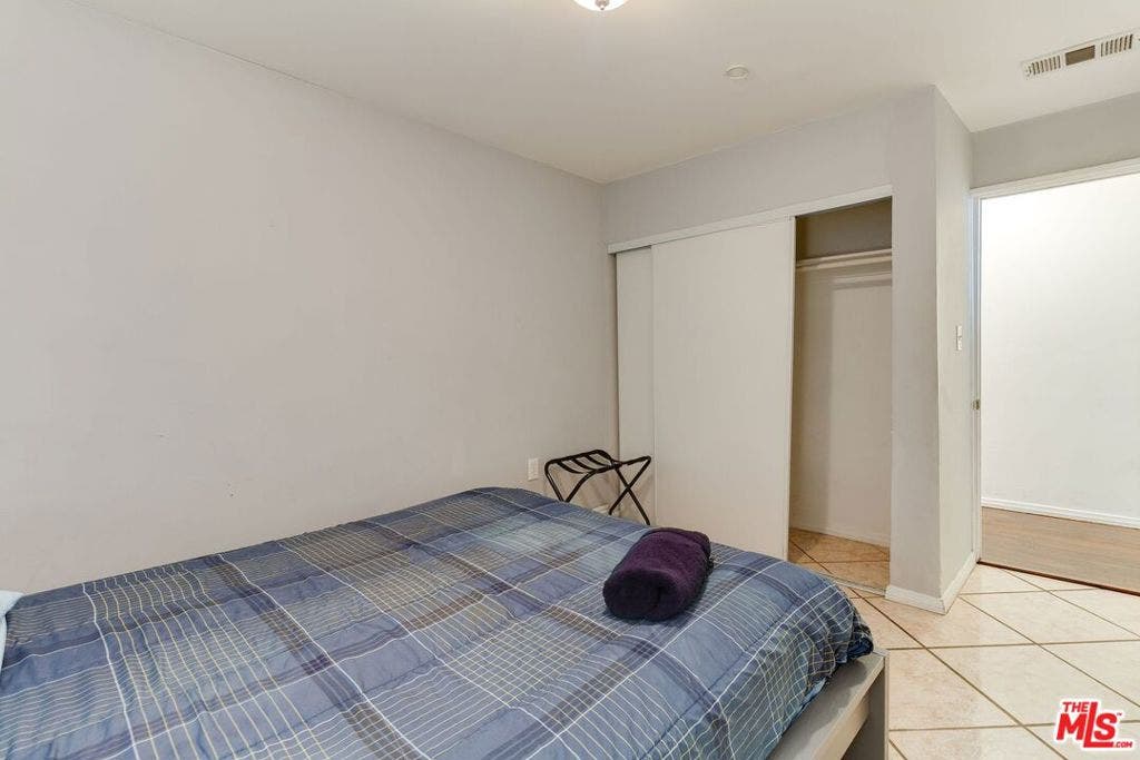 6659 AMIGO Avenue, Reseda, CA 91335