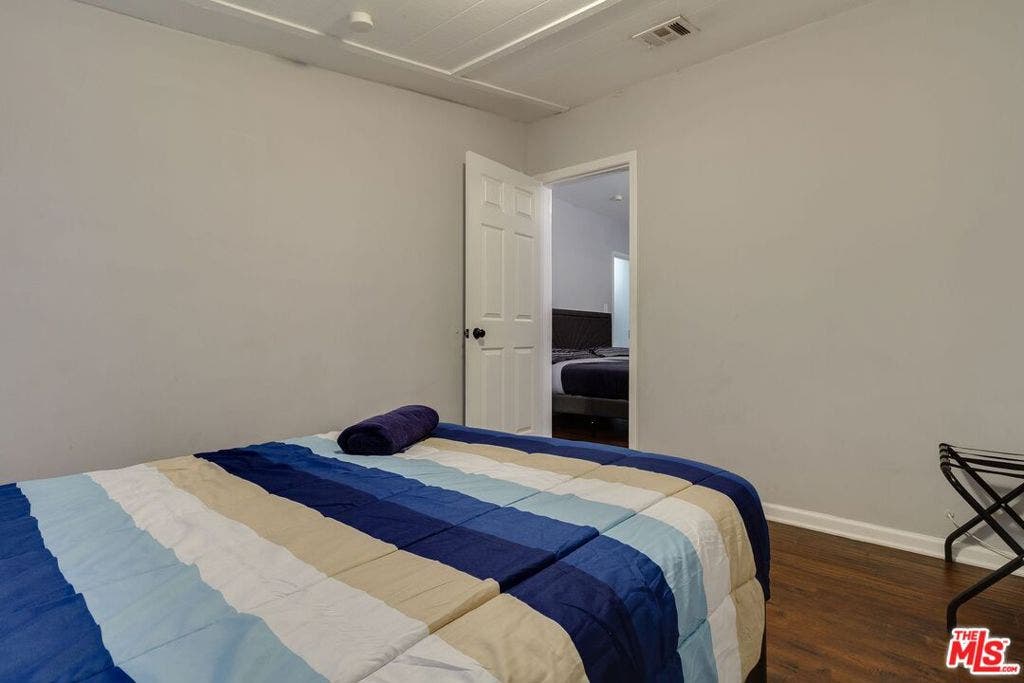 6659 AMIGO Avenue, Reseda, CA 91335