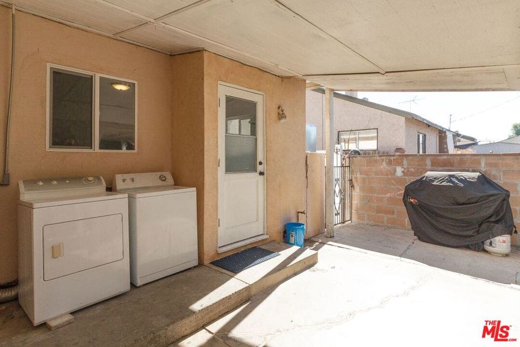 6659 AMIGO Avenue, Reseda, CA 91335