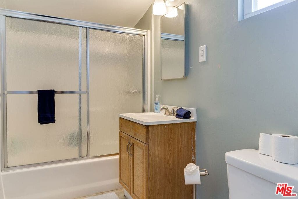 6659 AMIGO Avenue, Reseda, CA 91335