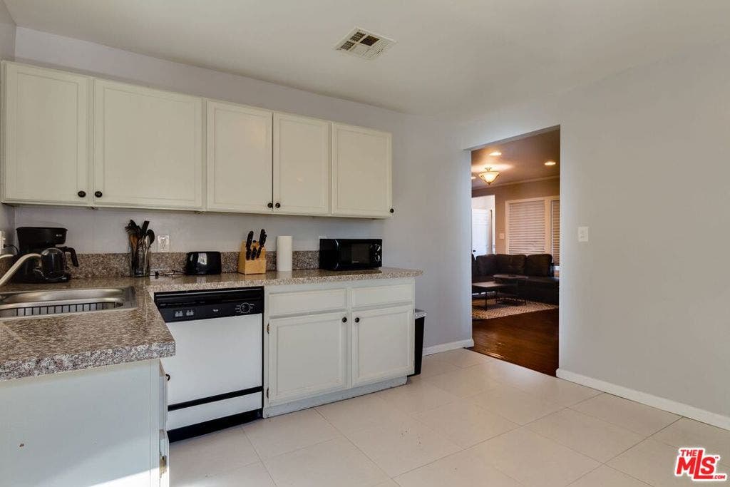 6659 AMIGO Avenue, Reseda, CA 91335