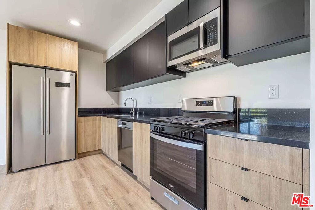 2101 S Burnside Avenue, Los Angeles, CA 90016 2101 S Burnside Avenue, Los Angeles, CA 90016