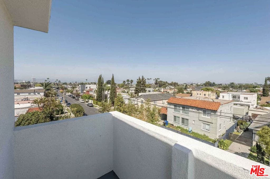 2101 S Burnside Avenue, Los Angeles, CA 90016 2101 S Burnside Avenue, Los Angeles, CA 90016