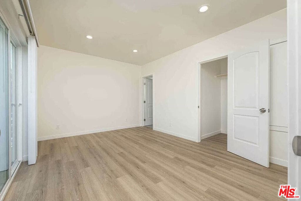 2101 S Burnside Avenue, Los Angeles, CA 90016 2101 S Burnside Avenue, Los Angeles, CA 90016