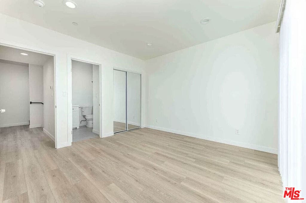 2101 S Burnside Avenue, Los Angeles, CA 90016 2101 S Burnside Avenue, Los Angeles, CA 90016