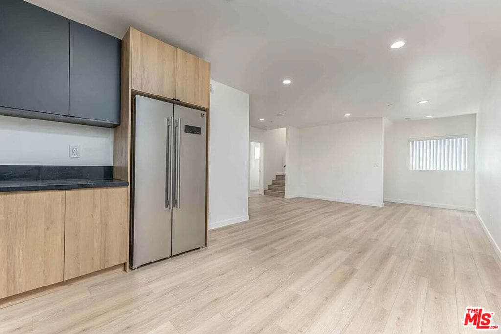 2101 S Burnside Avenue, Los Angeles, CA 90016 2101 S Burnside Avenue, Los Angeles, CA 90016