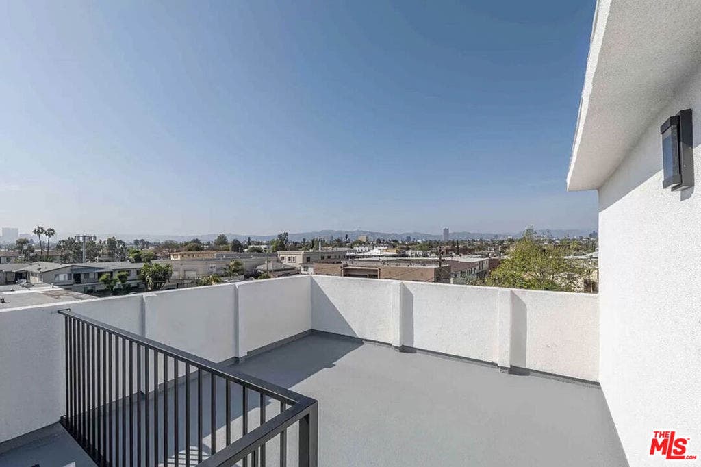 2101 S Burnside Avenue, Los Angeles, CA 90016 2101 S Burnside Avenue, Los Angeles, CA 90016