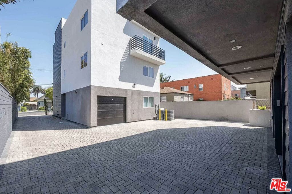 2101 S Burnside Avenue, Los Angeles, CA 90016 2101 S Burnside Avenue, Los Angeles, CA 90016