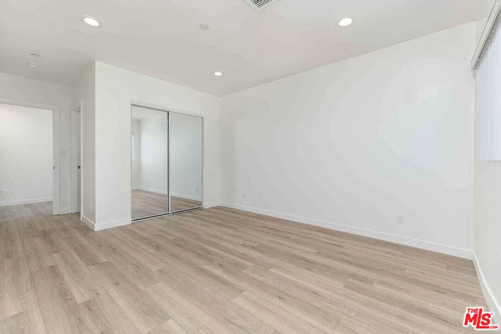 2101 S Burnside Avenue, Los Angeles, CA 90016 2101 S Burnside Avenue, Los Angeles, CA 90016