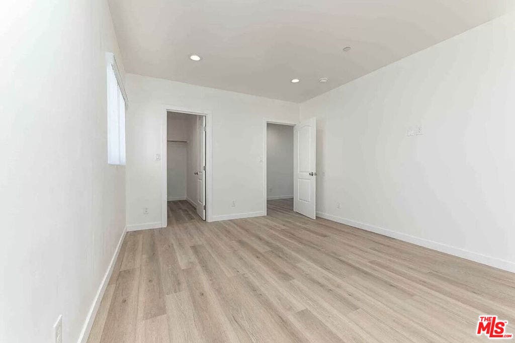 2101 S Burnside Avenue, Los Angeles, CA 90016 2101 S Burnside Avenue, Los Angeles, CA 90016