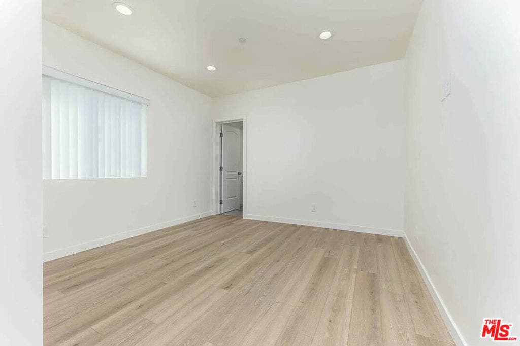 2101 S Burnside Avenue, Los Angeles, CA 90016 2101 S Burnside Avenue, Los Angeles, CA 90016